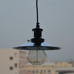 Hanglamp van chroommetaal in landelijke stijl