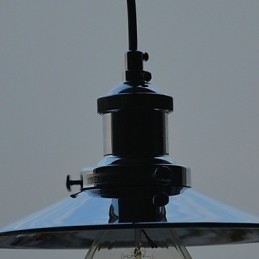 Hanglamp van chroommetaal in landelijke stijl