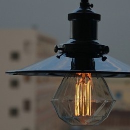 Hanglamp van chroommetaal in landelijke stijl