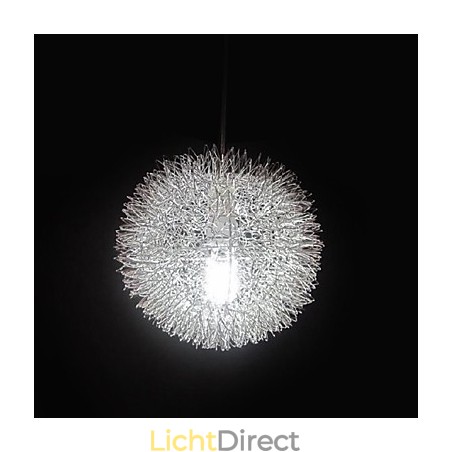 Moderne, eigentijdse metalen hanglamp met bolvorm Moderne, eigentijdse metalen hanglamp met bolvorm