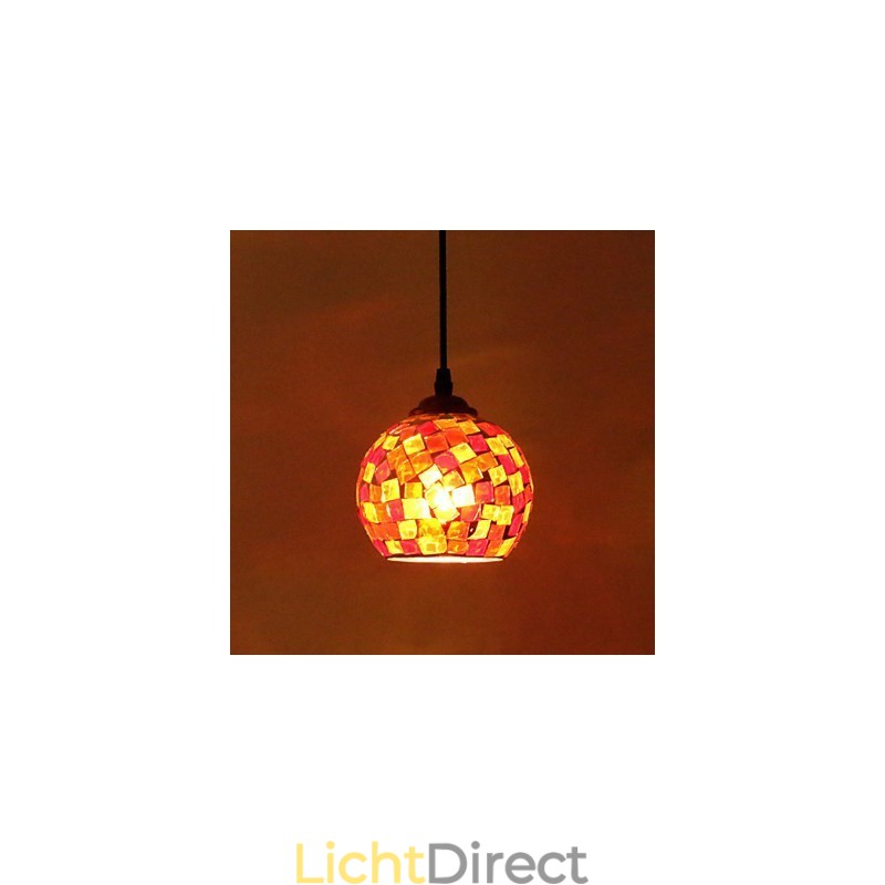 Moderne, eigentijdse metalen hanglamp met schilderij