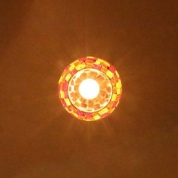Moderne, eigentijdse metalen hanglamp met schilderij