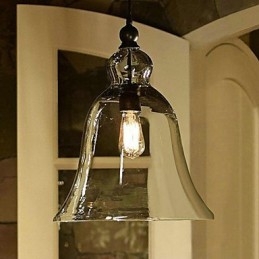 Hanglamp van glas in landelijke ministijl