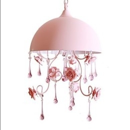 Een kleine roze rozentuin kroonluchterlamp Iron Princess