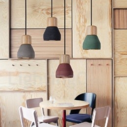 Enkelvoudige moderne, eigentijdse, veelkleurige hanglamp van hout en beton