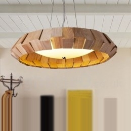 Moderne, eigentijdse houten hanglamp