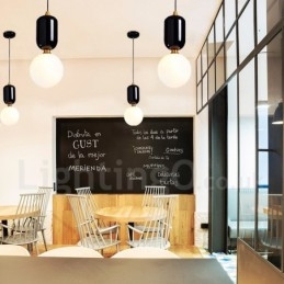 Moderne, eigentijdse hanglamp met glazen kap