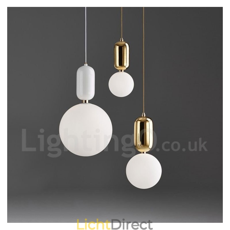 Moderne, eigentijdse hanglamp met glazen kap