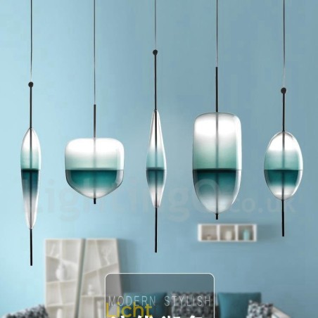 Moderne, eigentijdse hanglamp met glazen kap in kleurverloop Moderne, eigentijdse hanglamp met glazen kap in kleurverloop