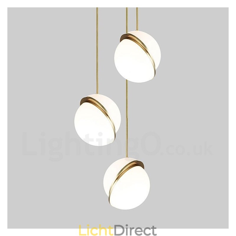 Moderne eigentijdse koperen hanglamp met glazen kaplamp
