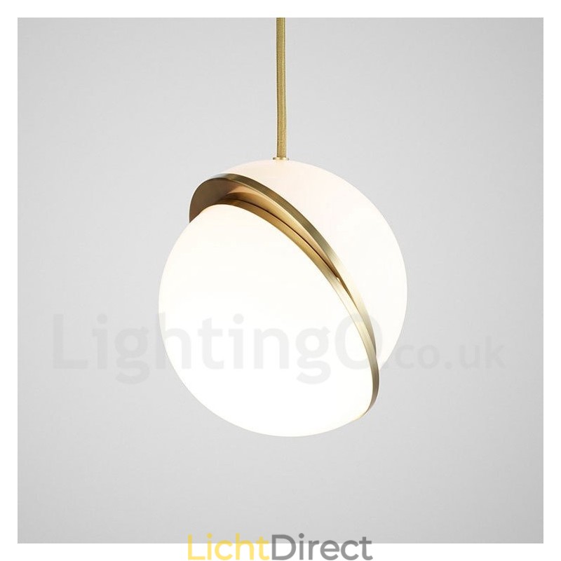 Moderne eigentijdse koperen hanglamp met glazen kaplamp