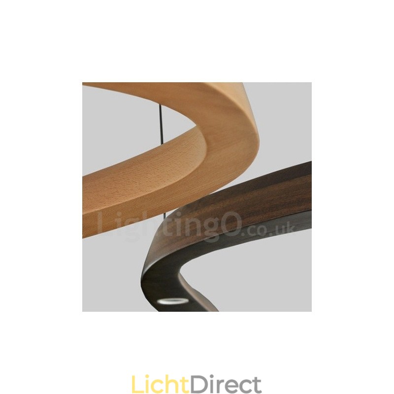 Moderne, eigentijdse houten hanglamp met 3 lampen