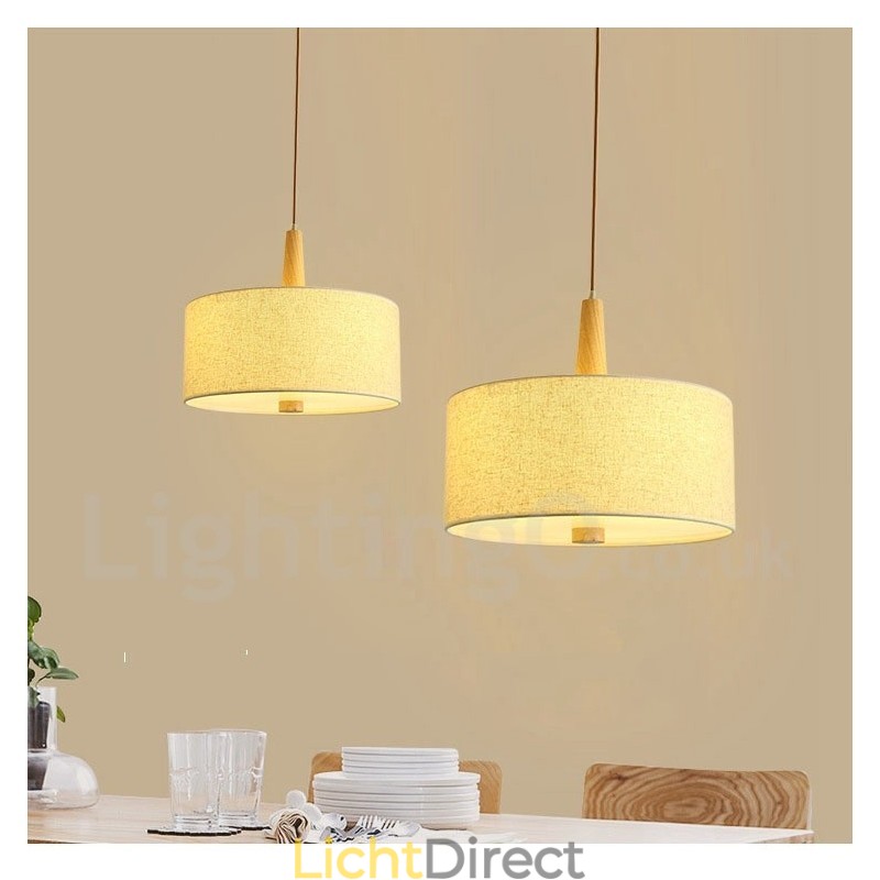 Moderne, eigentijdse hanglamp van hout met stoffen kap