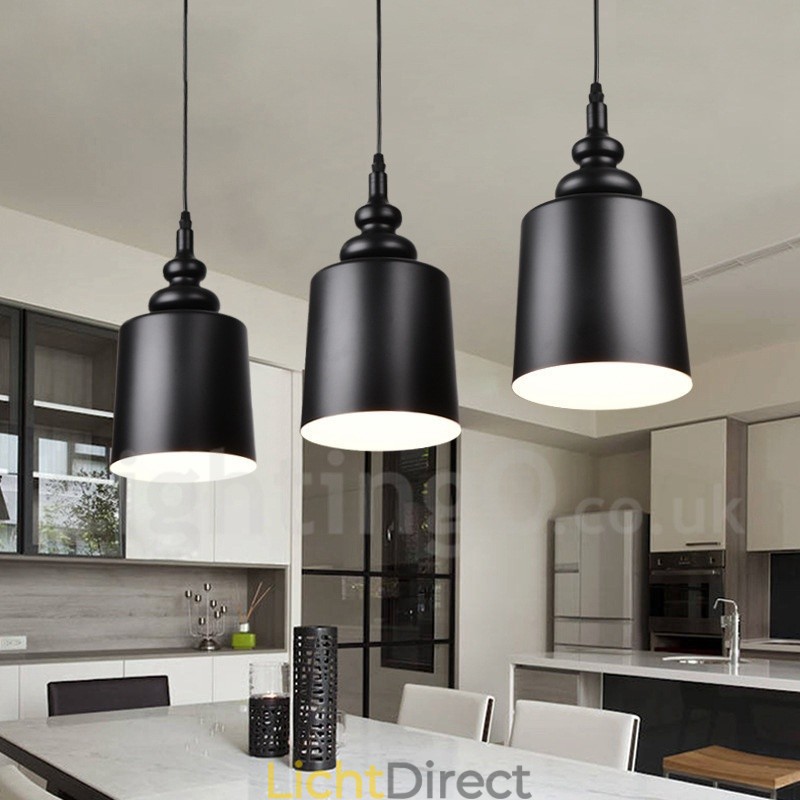 Zwarte moderne eigentijdse hanglamp met 3 lampen