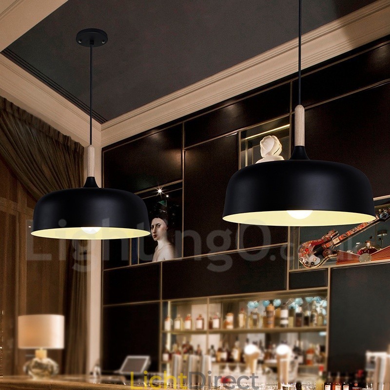 Moderne, eigentijdse hanglamp van hout en metaal