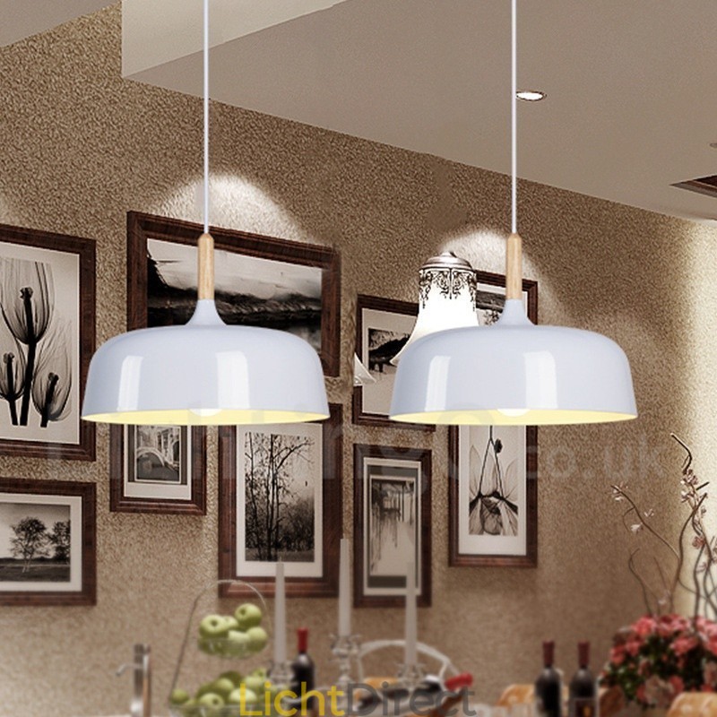 Moderne, eigentijdse hanglamp van hout en metaal