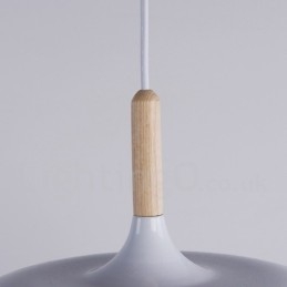 Moderne, eigentijdse hanglamp van hout en metaal