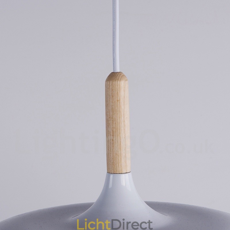 Moderne, eigentijdse hanglamp van hout en metaal