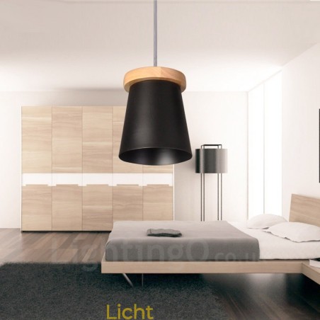 1 Lichte houten moderne eigentijdse hanglamp in Scandinavische stijl met ijzeren kap 1 Lichte houten moderne eigentijdse hanglamp in Scandinavische stijl met ijzeren kap
