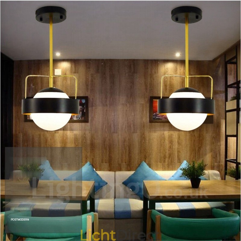 1-lichts moderne eigentijdse plafondlamp koperen hanglamp met witte en zwarte bolvormige glazen kap