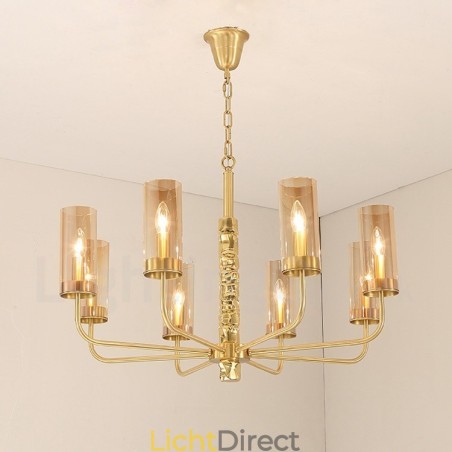 Moderne eigentijdse 8-lichts kroonluchter van messing met glazen kap Moderne eigentijdse 8-lichts kroonluchter van messing met glazen kap