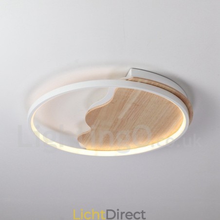 Dimbare witte ronde houten plafondlamp in de vorm van een wolk. Ultradunne plafondlamp. Kan ook als wandlamp worden gebruikt. Dimbare witte ronde houten plafondlamp in de vorm van een wolk. Ultradunne plafondlamp. Kan ook als wandlamp worden gebruikt.