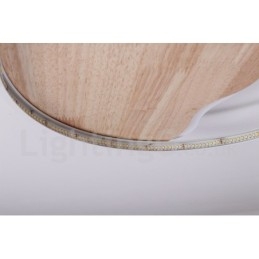 Dimbare witte ronde houten plafondlamp in de vorm van een wolk. Ultradunne plafondlamp. Kan ook als wandlamp worden gebruikt.