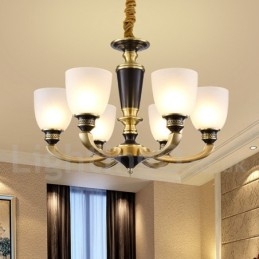 Luxe rustieke retro vintage kroonluchter van puur messing met hangende kaarsen en glazen kappen