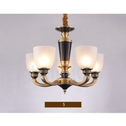 Luxe rustieke retro vintage kroonluchter van puur messing met hangende kaarsen en glazen kappen