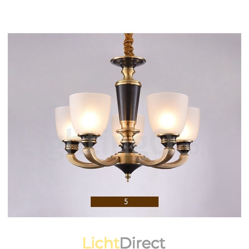 Luxe rustieke retro vintage kroonluchter van puur messing met hangende kaarsen en glazen kappen