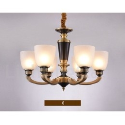 Luxe rustieke retro vintage kroonluchter van puur messing met hangende kaarsen en glazen kappen