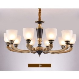 Luxe rustieke retro vintage kroonluchter van puur messing met hangende kaarsen en glazen kappen