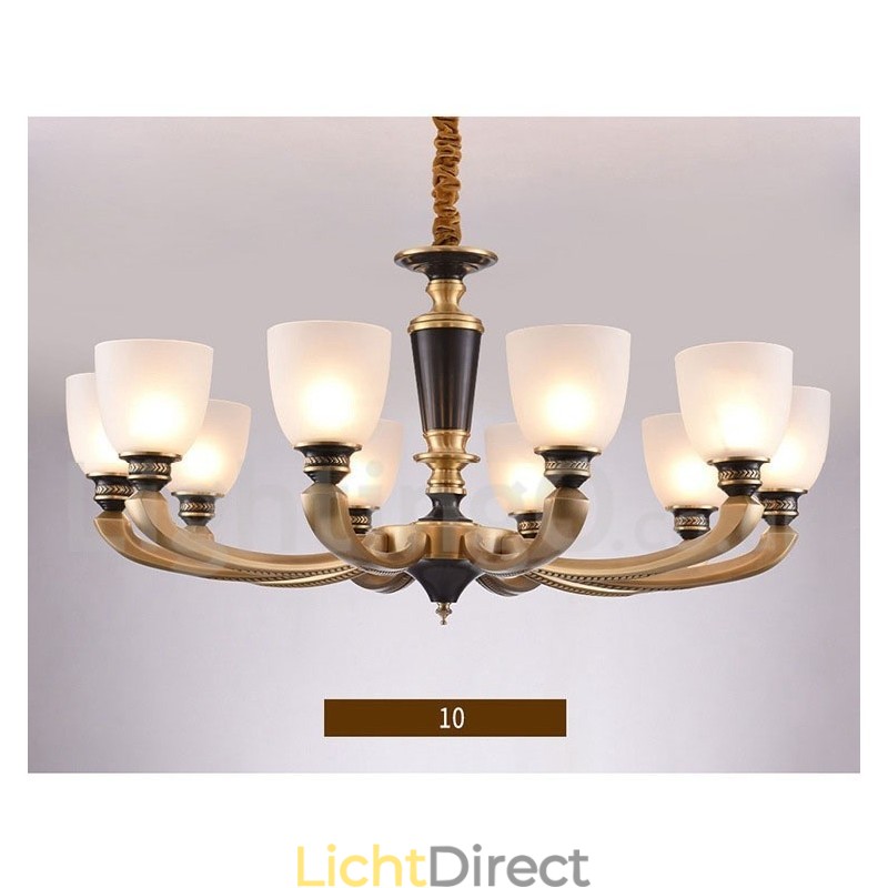 Luxe rustieke retro vintage kroonluchter van puur messing met hangende kaarsen en glazen kappen
