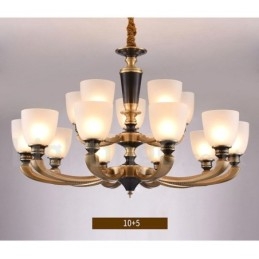 Luxe rustieke retro vintage kroonluchter van puur messing met hangende kaarsen en glazen kappen