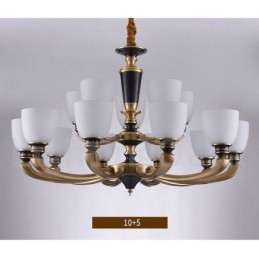 Luxe rustieke retro vintage kroonluchter van puur messing met hangende kaarsen en glazen kappen