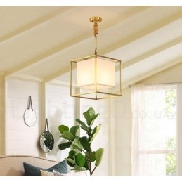 Eenvoudige, rustieke, retro vintage hanglamp van puur messing met stoffen kap