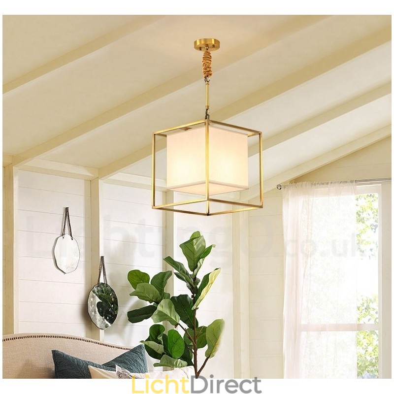 Eenvoudige, rustieke, retro vintage hanglamp van puur messing met stoffen kap