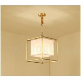 Eenvoudige, rustieke, retro vintage hanglamp van puur messing met stoffen kap