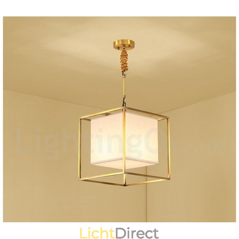 Eenvoudige, rustieke, retro vintage hanglamp van puur messing met stoffen kap