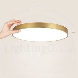 Ultradunne 100% messing ronde dimbare moderne eigentijdse Scandinavische stijl plafondlampen van messing met acryl kap. Kan ook als wandlamp worden gebruikt.