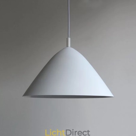 Moderne, eigentijdse hanglamp in Scandinavische stijl Moderne, eigentijdse hanglamp in Scandinavische stijl