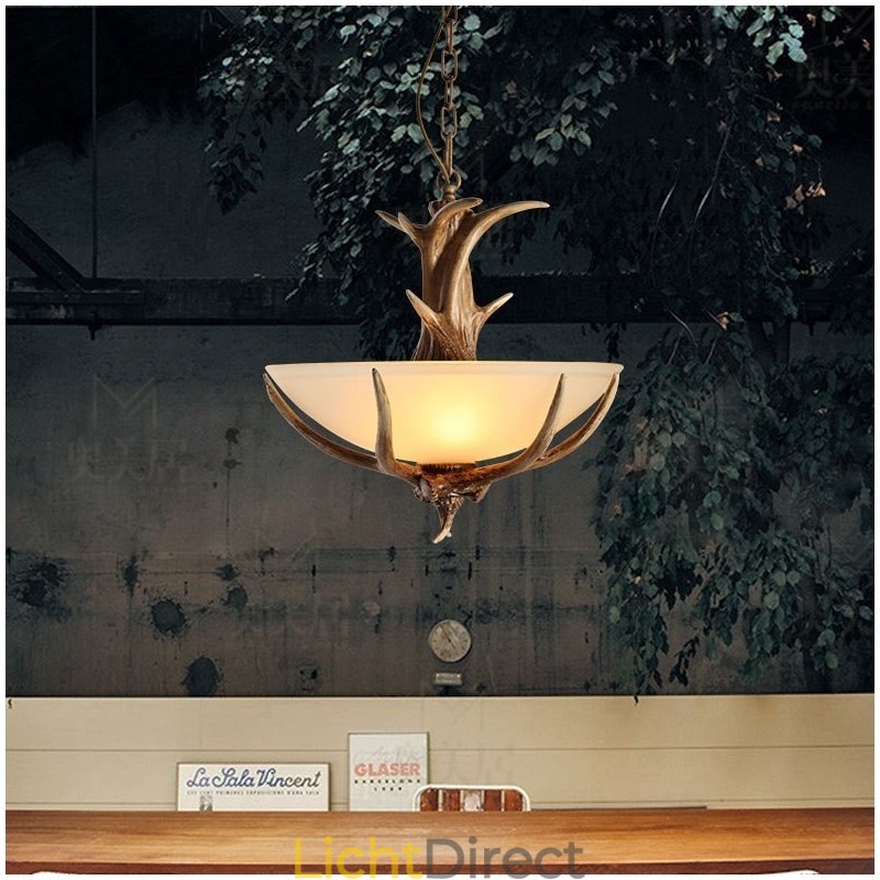 Eén licht rustieke artistieke retro gewei antieke hanglamp met glazen kap