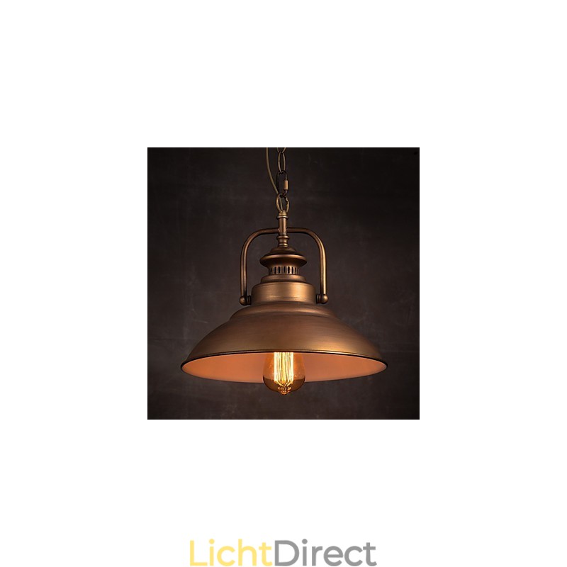 Retro hanglamp met metalen paraplukap in oude fabrieksstijl