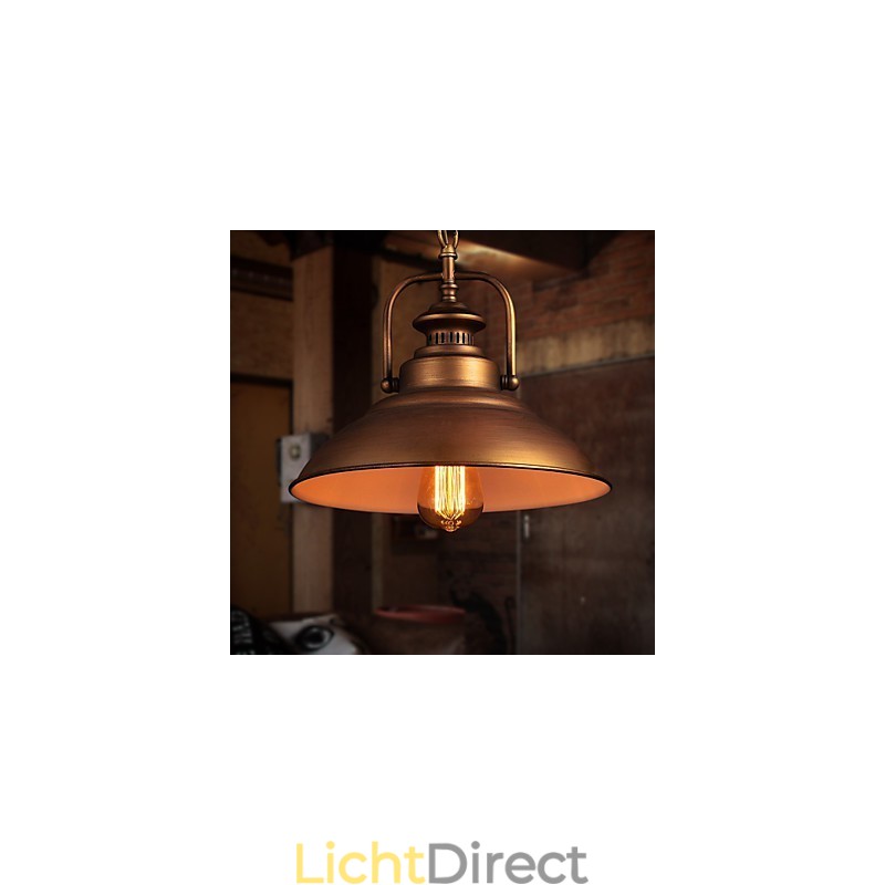 Retro hanglamp met metalen paraplukap in oude fabrieksstijl