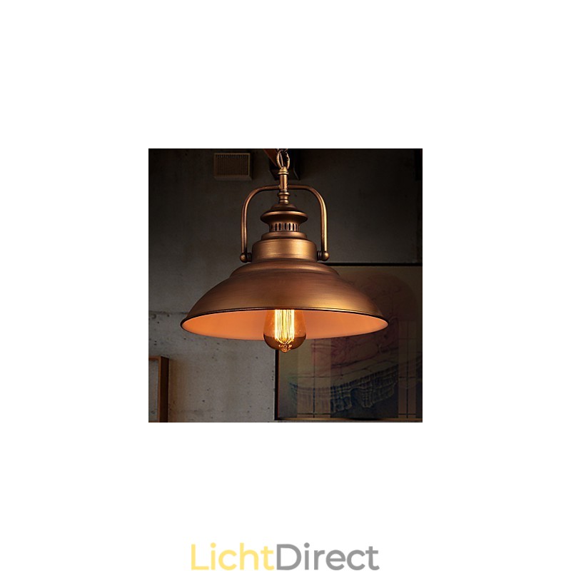 Retro hanglamp met metalen paraplukap in oude fabrieksstijl