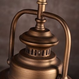 Retro hanglamp met metalen paraplukap in oude fabrieksstijl