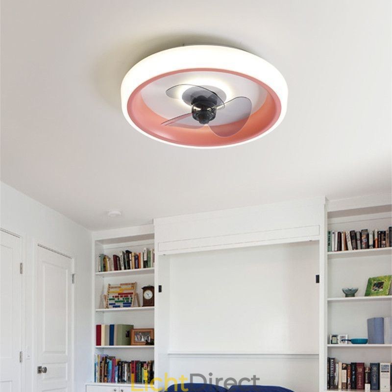 Moderne plafondventilator met verlichting, plafondlamp met afstandsbediening, ventilator