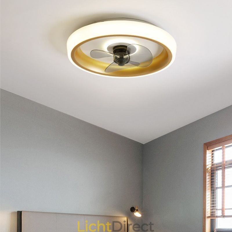 Moderne plafondventilator met verlichting, plafondlamp met afstandsbediening, ventilator