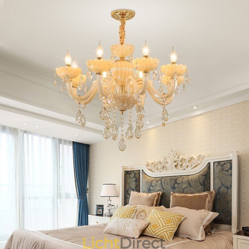 Opvallende kristallen kroonluchter Europese cognackleurige plafondlamp Glazen behuizing 8 lampen