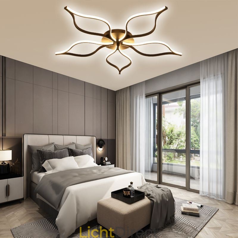 Minimalistische plafondlamp met vijfbladige bloemen